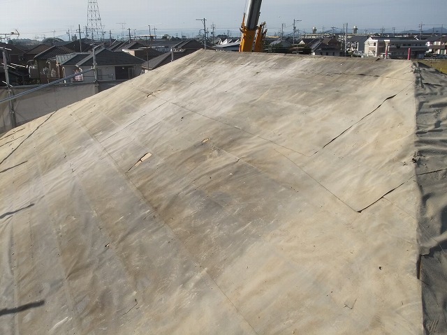 セメント瓦を撤去した屋根